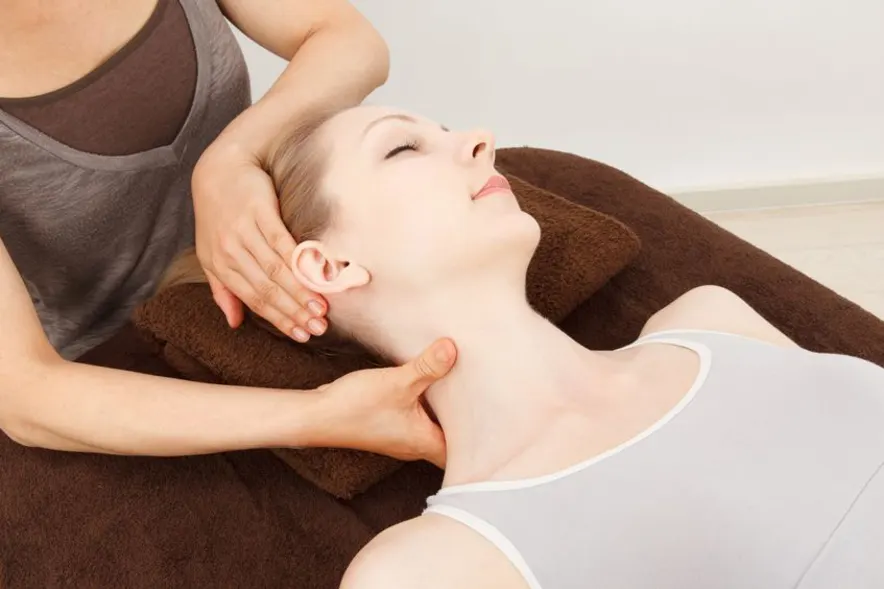 Predicting the course of neck pain under chiropractic care